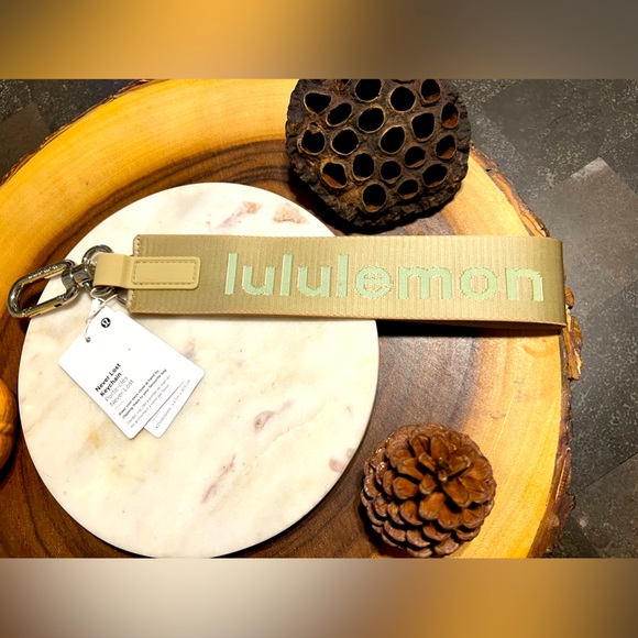 lululemon athletica Jewelry Nwt Lululemon Never Lost Logo Keychain